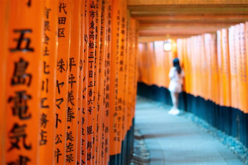 Đền thờ Asakussa Kannon – Ngôi đền thờ cổ nhất tại Tokyo, đây cũng là nơi mua sắm đồ lưu niệm tuyệt vời với những lối đi xinh đẹp